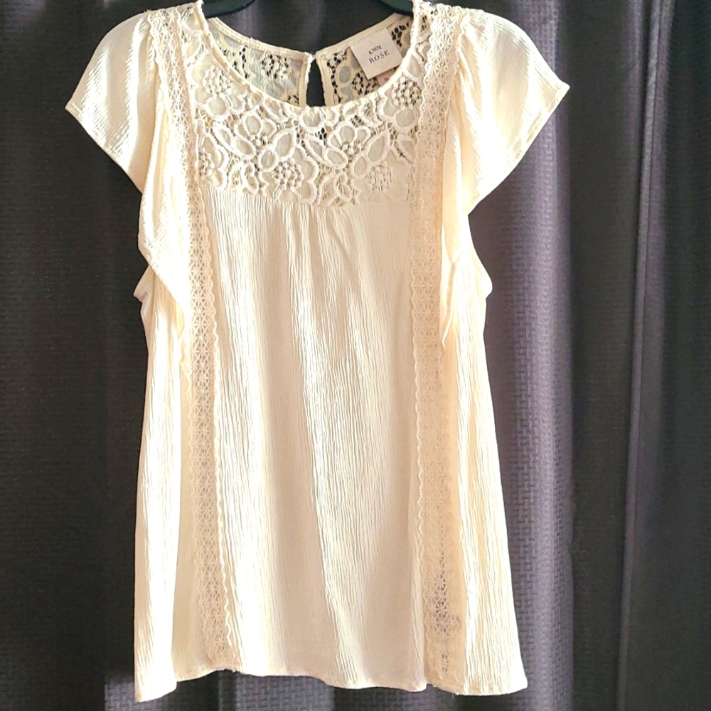 Cream Lacey Floraly Knox Rose Top Size Medium